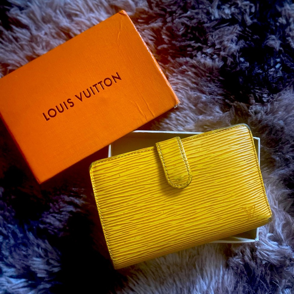 AUTHENTIC LV 💎 Epi French Purse Wallet Tassel.